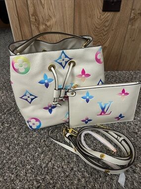 Source Unknown White Multicolor Monogram Bucket Bag with Wristlet